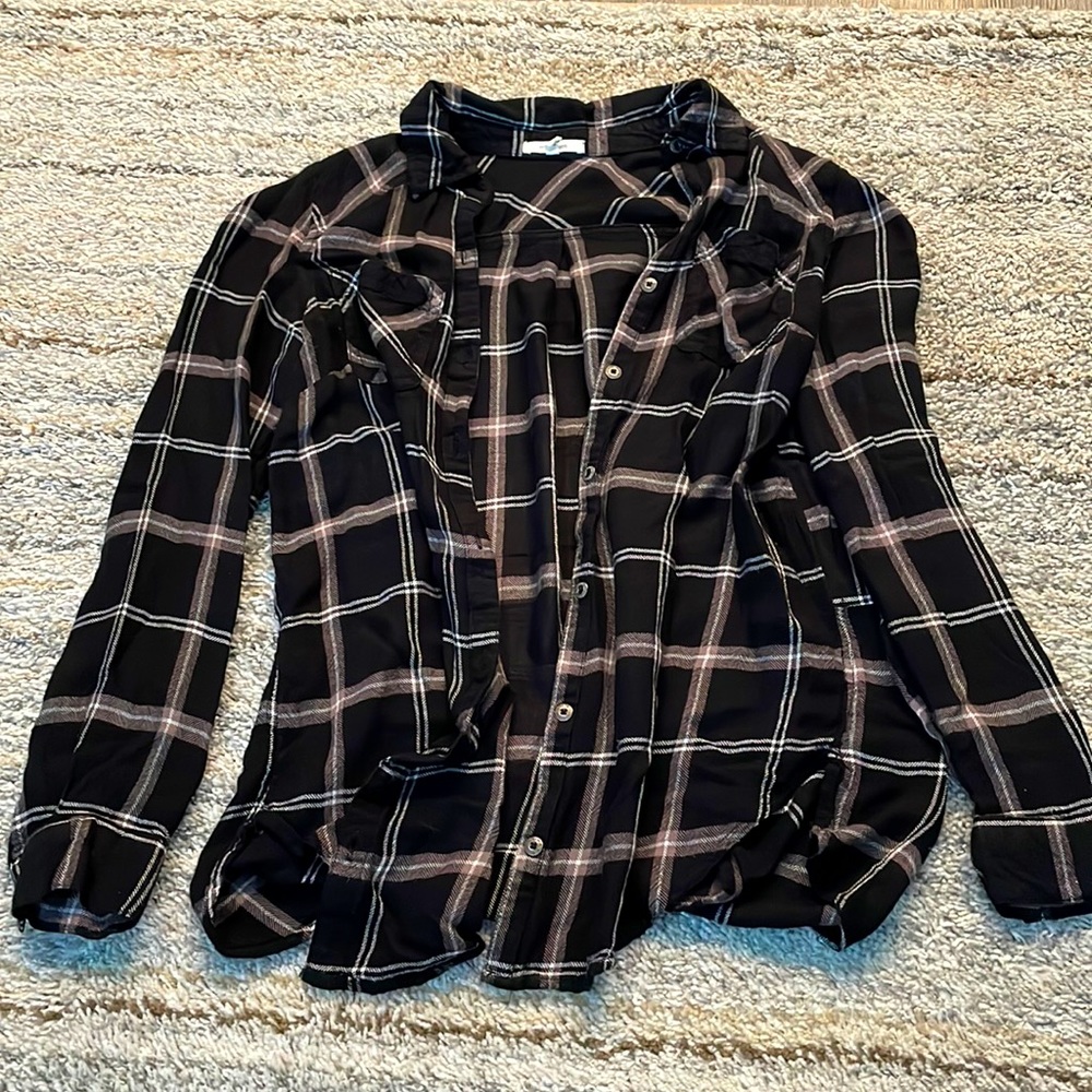 Cute black flannel! (With cut in back)